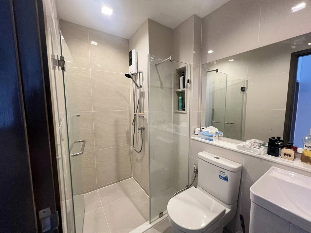 For sale: Life Ladprao Valley, corner unit with privacy, plenty of usable space, beautiful view from high floor. Don't miss out!