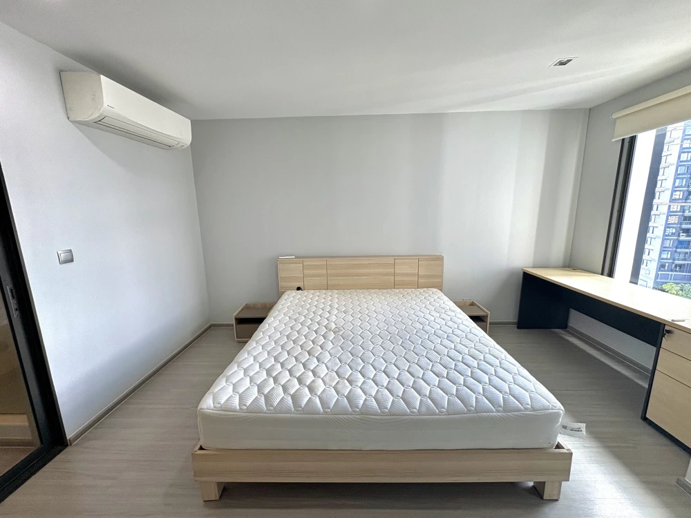 For sale: Life Ladprao Studio, larger than usual, not too far from the elevator, not next to the garbage room, no afternoon sun, not too hot, reserve