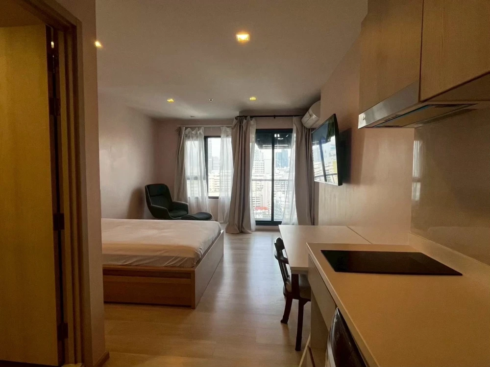 Selling a fully furnished Life One Wireless condo on the 21st floor. Book now, don't wait!