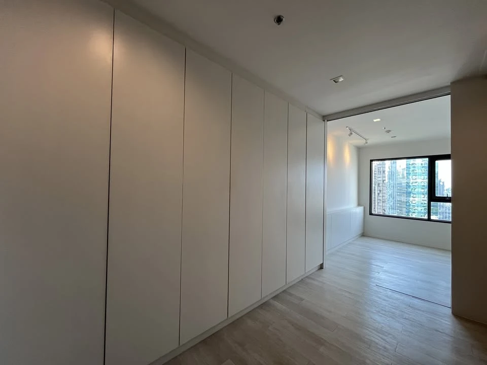 For sale: Life One Wireless, 26th floor, excellent view from high angle, has a very good built-in wardrobe. If you don't reserve, it would be a mistak