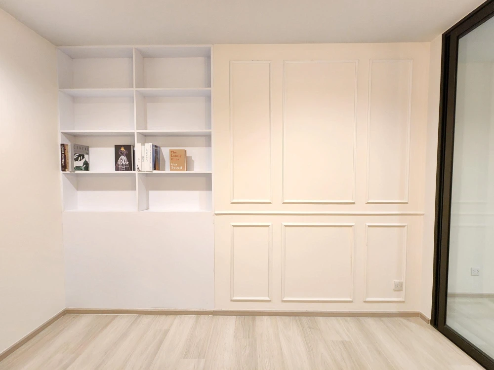 Life One Wireless condo for sale. Fully furnished with built-in fixtures and stunning views. Enjoy watching the Central World fireworks every year! Do