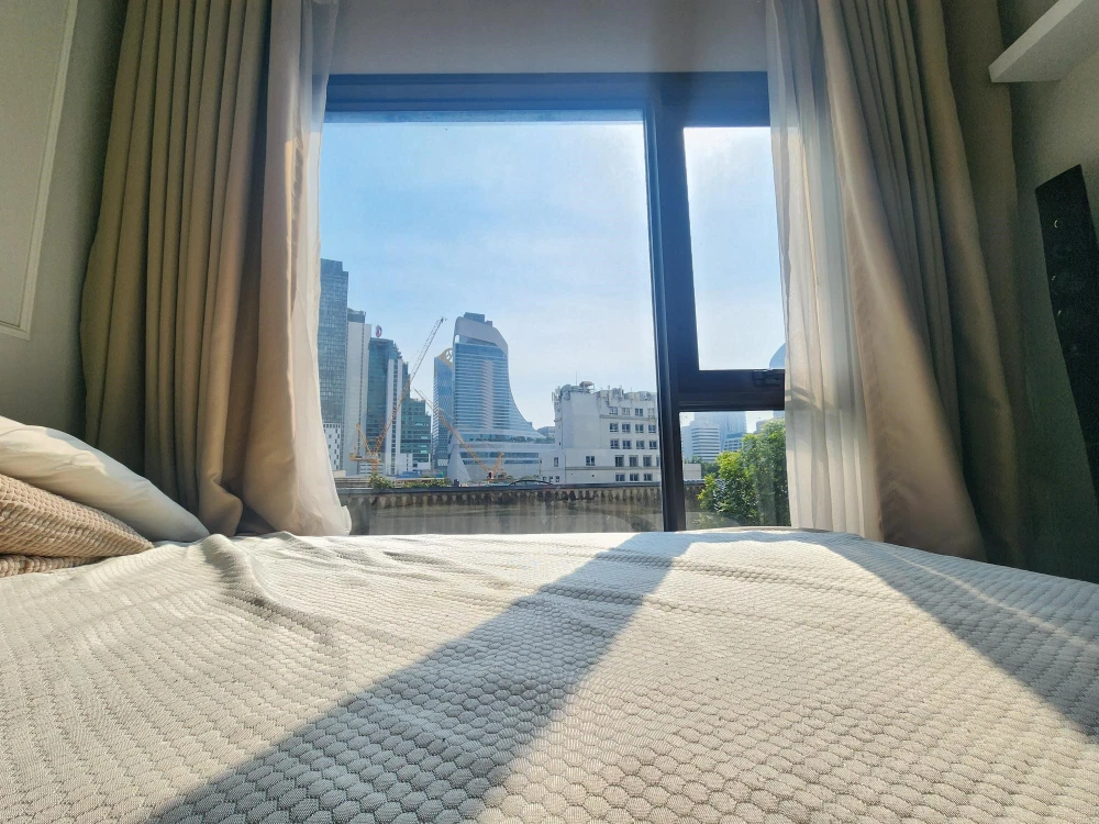 Life One Wireless condo for sale. Fully furnished with built-in fixtures and stunning views. Enjoy watching the Central World fireworks every year! Do