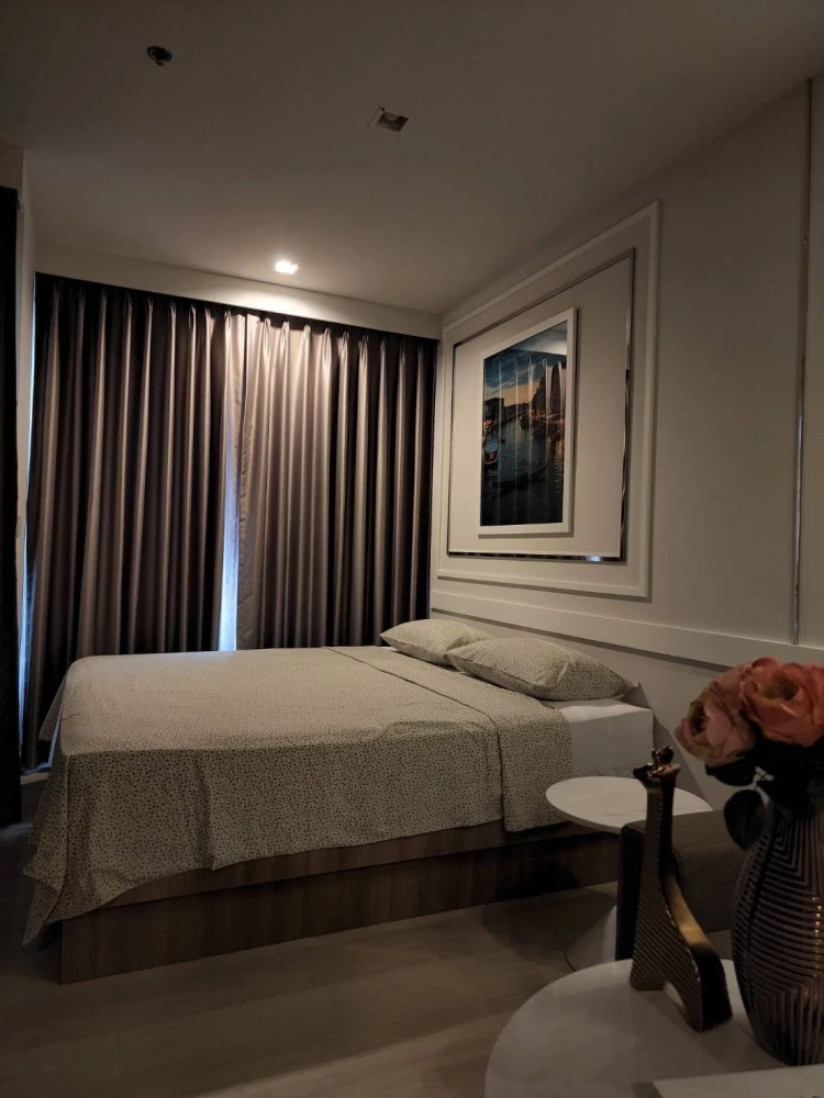 For sale: Life One Wireless Studio, very high floor (34th floor), fully furnished, just bring your own furniture and move in.