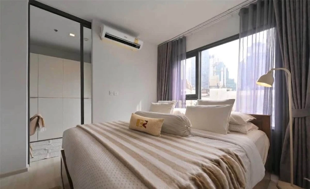 For Sale: Life One Wireless – spacious unit, fully furnished. Book now! images