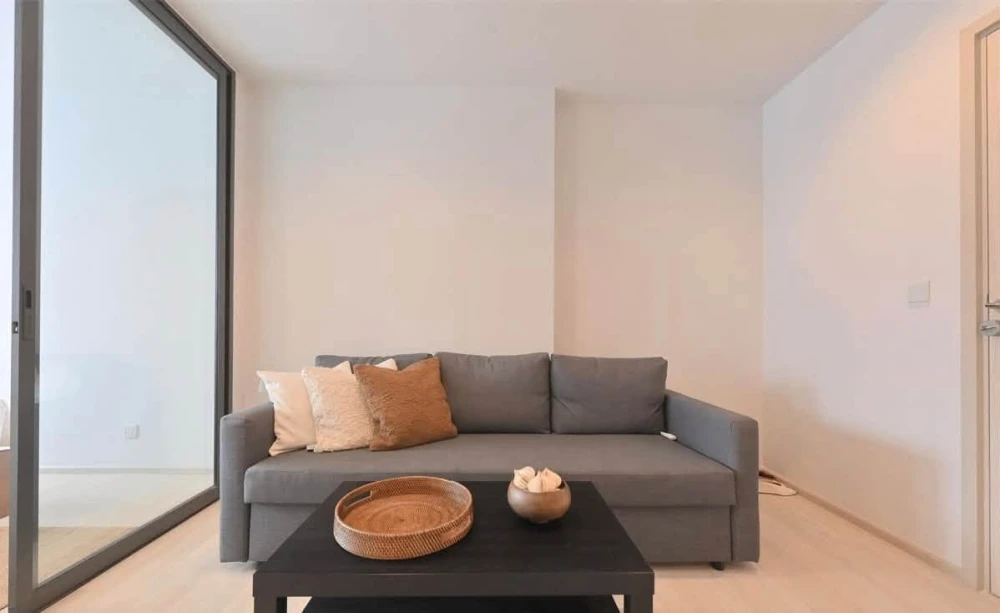 For Sale: Life One Wireless – spacious unit, fully furnished. Book now!