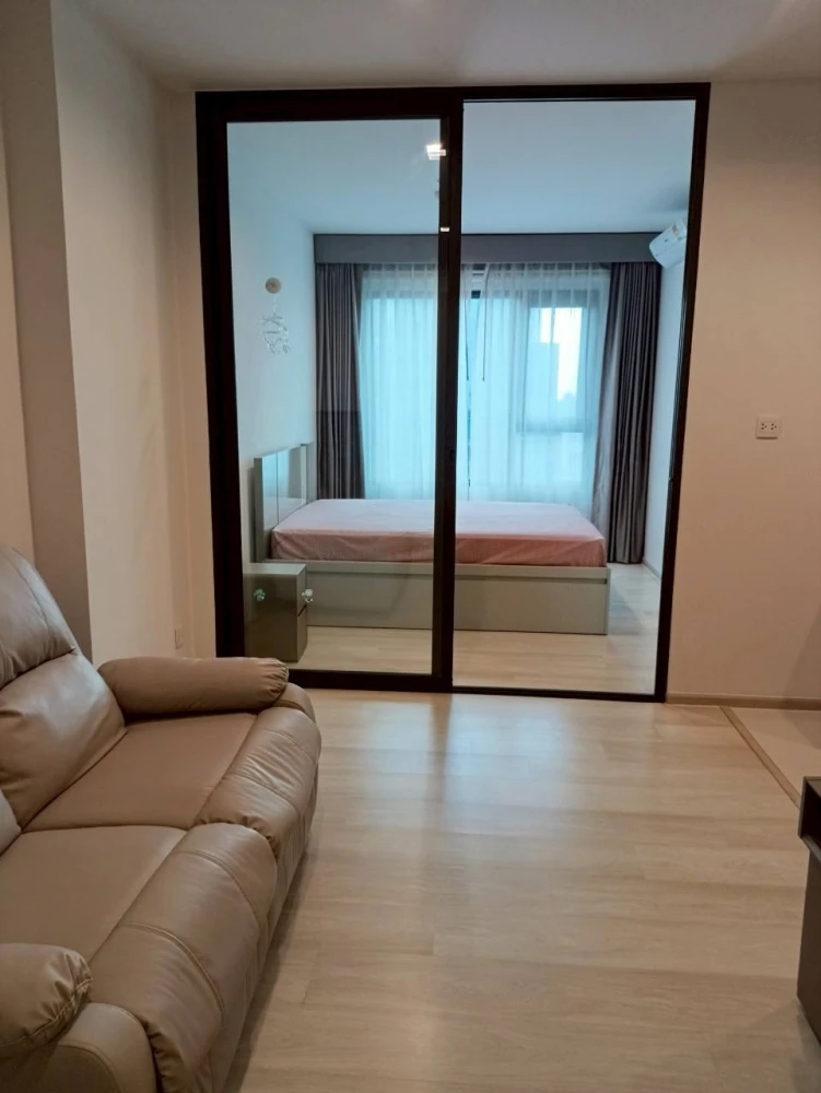 Selling Life One Wireless, spacious room, lots of usable space, beautiful canal view from high floor. With such a good deal, what are you waiting for?