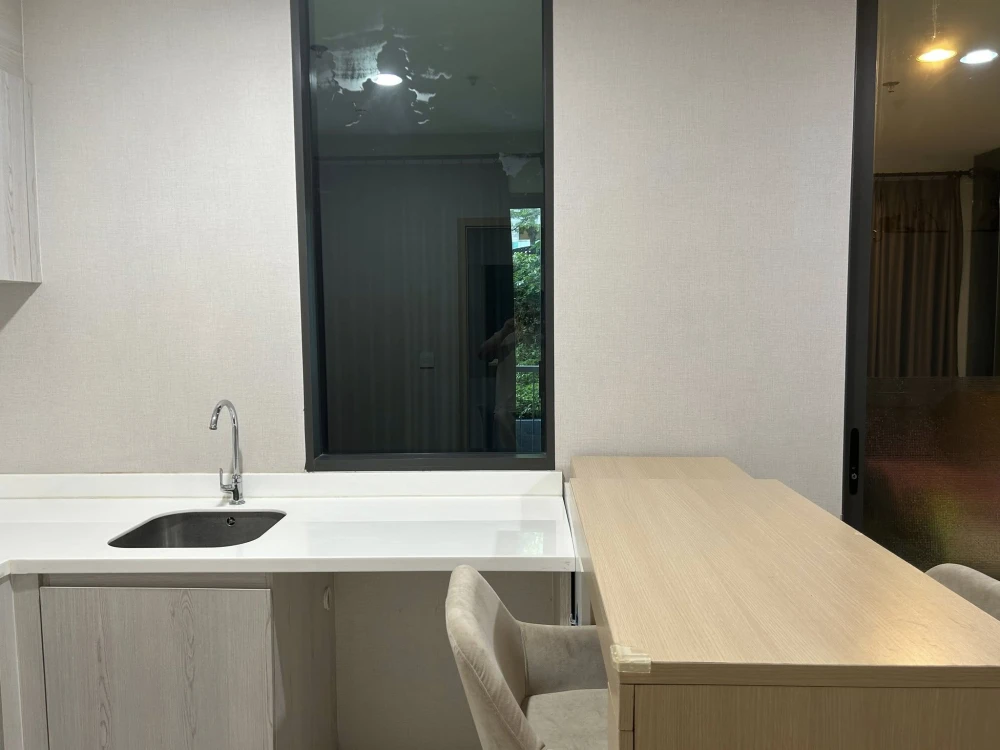 Life Pinklao condo for sale, spacious room, ready to move in, just bring your bags and come. Hurry and reserve now before it's too late.