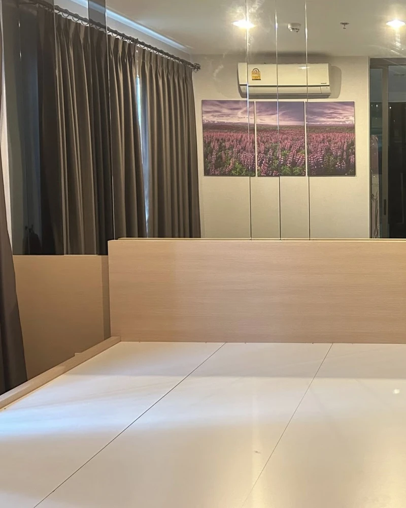 Life Pinklao condo for sale, spacious room, ready to move in, just bring your bags and come. Hurry and reserve now before it's too late.