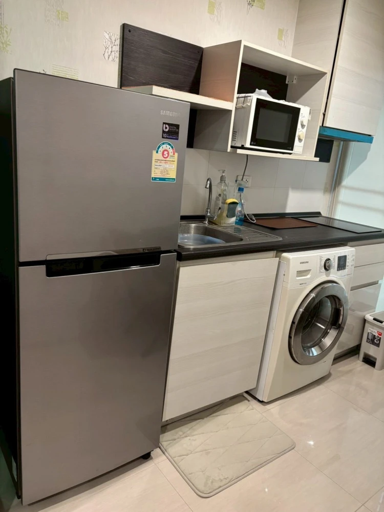 Selling Life Ratchadapisek 1 bedroom, 1 bathroom unit. Fully furnished with appliances. Such a great deal, book now!