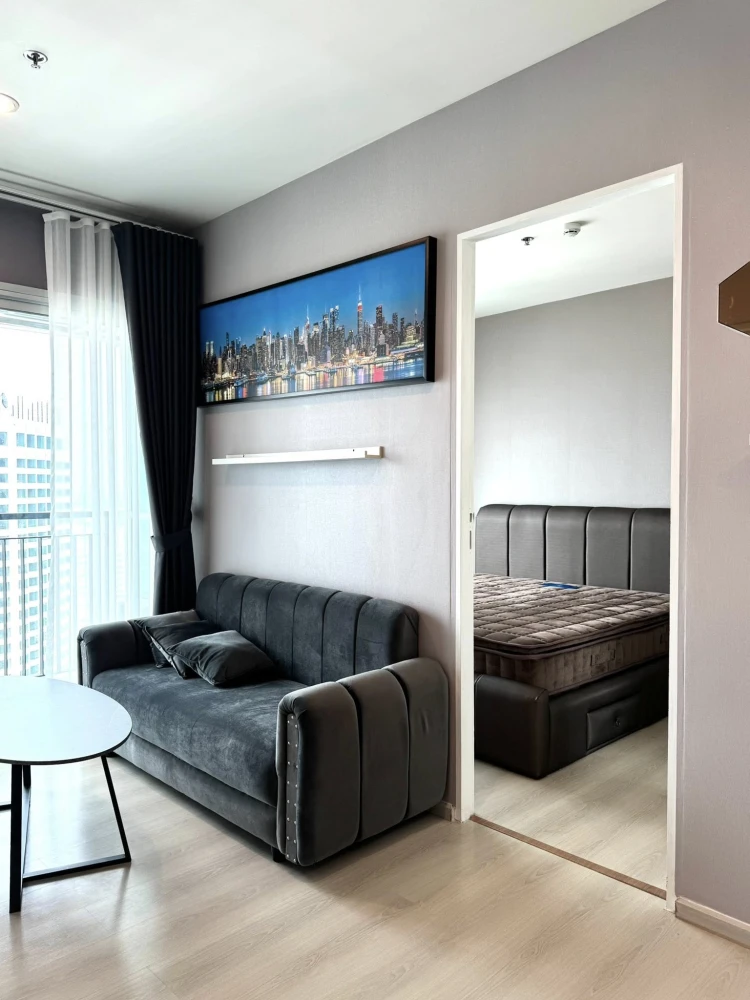 Life Ratchadapisek condo for sale rent. Spacious and comfortable, high floor, fully furnished. Book now!
