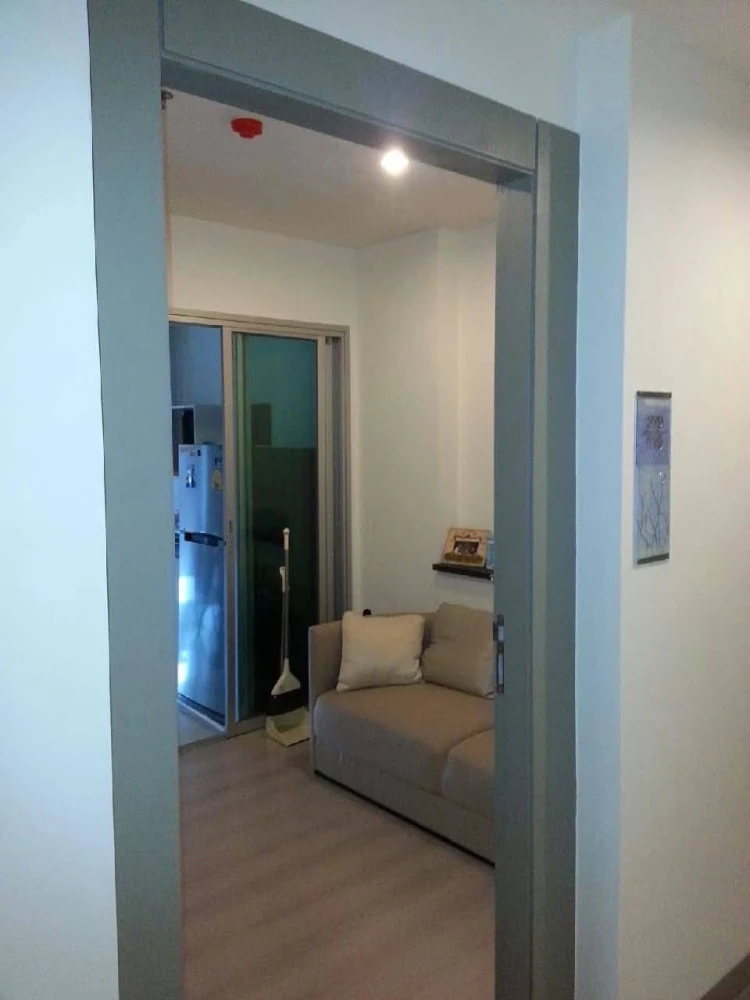 Life Ratchadapisek condo for sale, high floor, ready to move in, fully furnished. Book now!