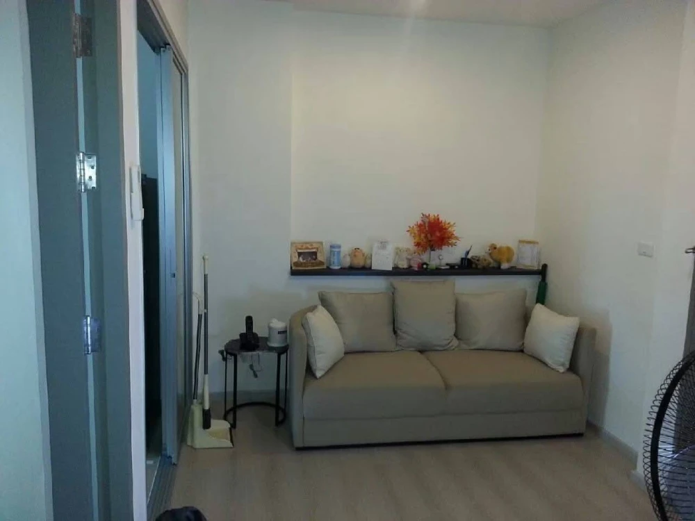 Life Ratchadapisek condo for sale, high floor, ready to move in, fully furnished. Book now!
