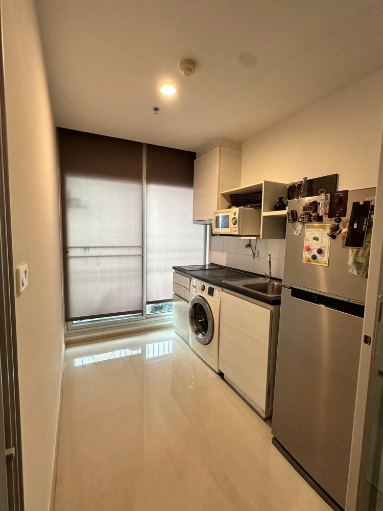 Life Ratchadapisek condo for sale, high floor, ready to move in, fully furnished. Book now!