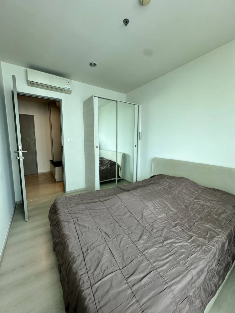 Life Ratchadapisek condo for sale, high floor, ready to move in, fully furnished. Book now!