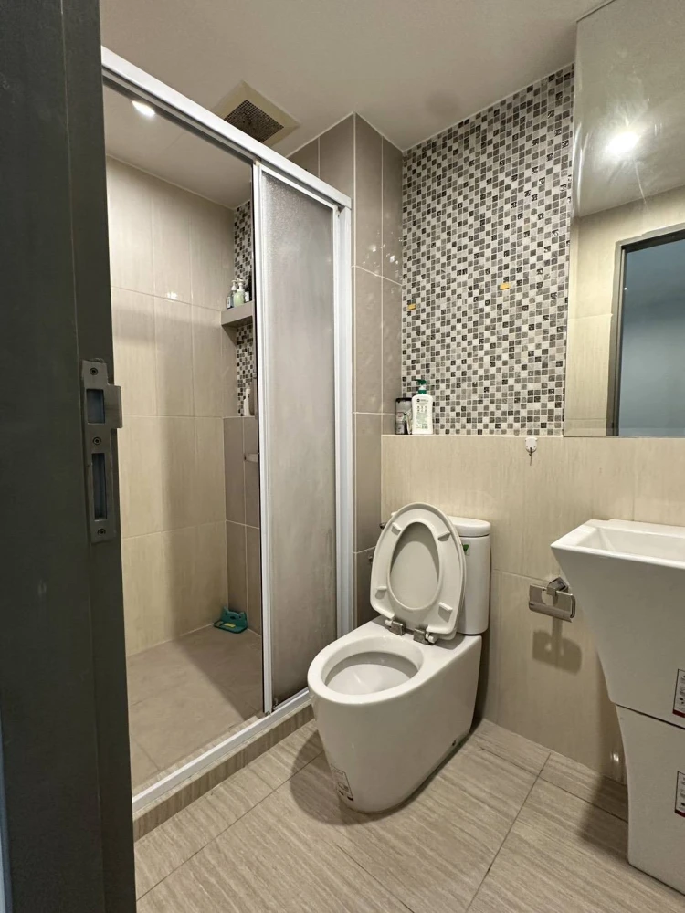 Life Ratchadapisek condo for sale, high floor, ready to move in, fully furnished. Book now!