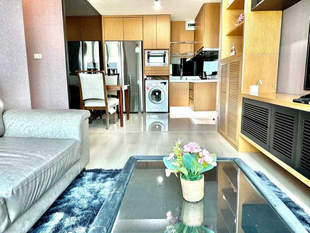 For sale: Life Ratchadapisek, corner unit with privacy, plenty of usable space, beautiful view, not blocked, hurry and reserve now!