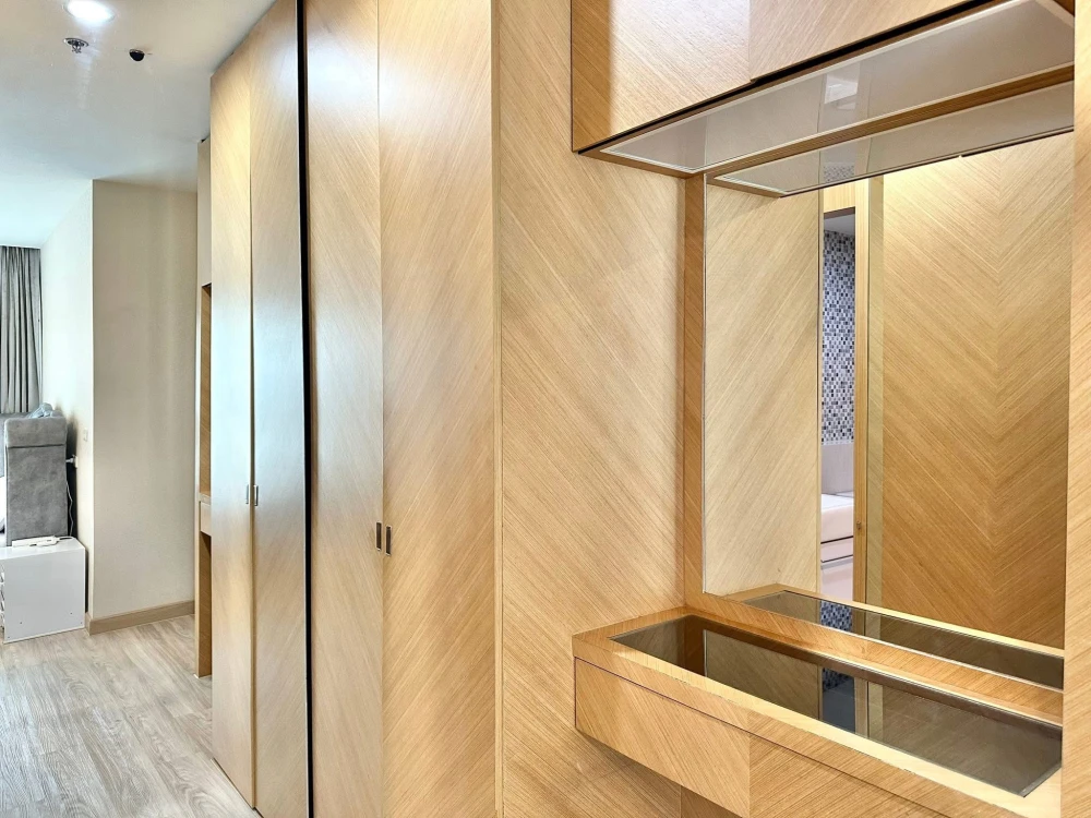 For sale: Life Ratchadapisek, corner unit with privacy, plenty of usable space, beautiful view, not blocked, hurry and reserve now!