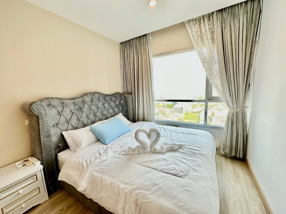 For sale: Life Ratchadapisek, corner unit with privacy, plenty of usable space, beautiful view, not blocked, hurry and reserve now!