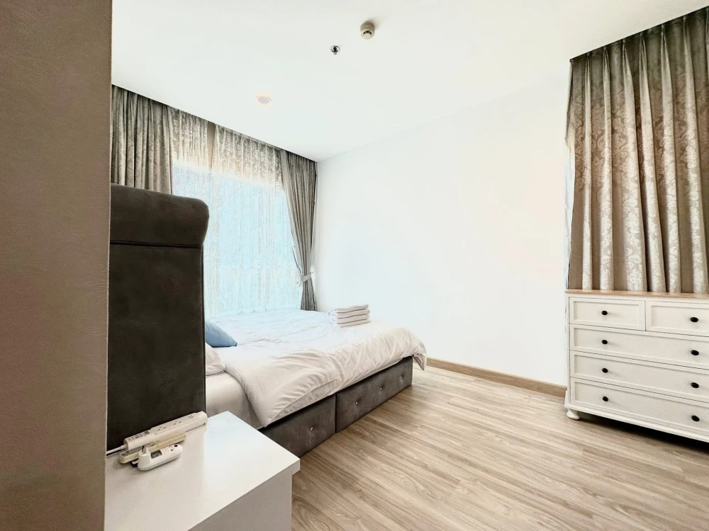 For sale: Life Ratchadapisek, corner unit with privacy, plenty of usable space, beautiful view, not blocked, hurry and reserve now!