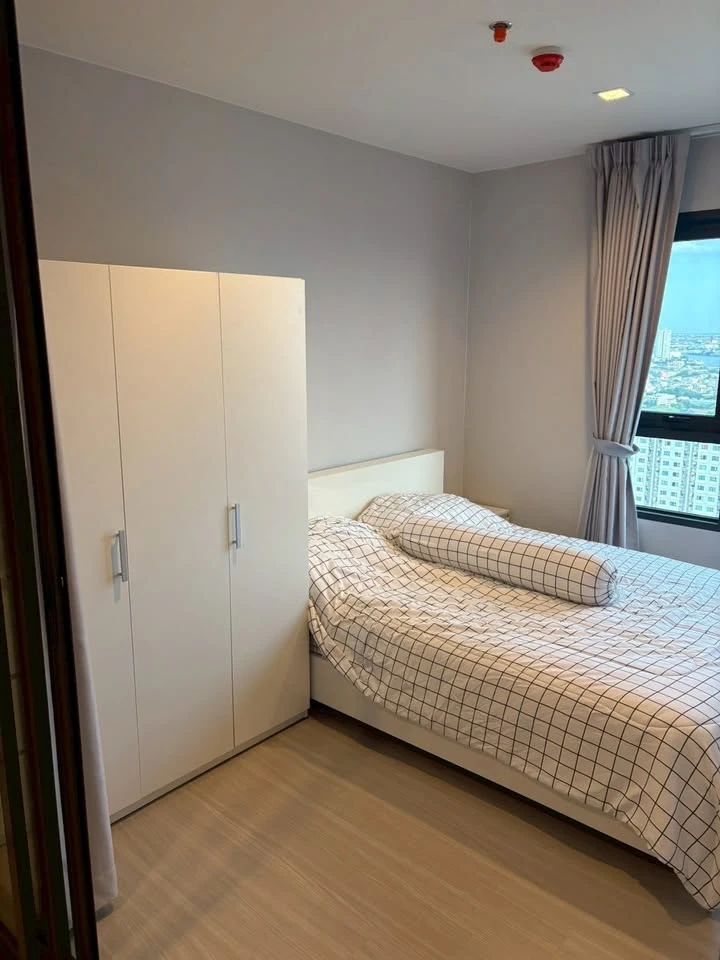 ขาย Life Sathorn Sierra ห้องอยู่ชั้นสูงมากๆ หน้าต่างห้องเห็นรถไฟฟ้าตลาดพลู พร้อมเครื่องใช้ไฟฟ้าเเละเฟอร์นิเจอร์ รีบจองเลย