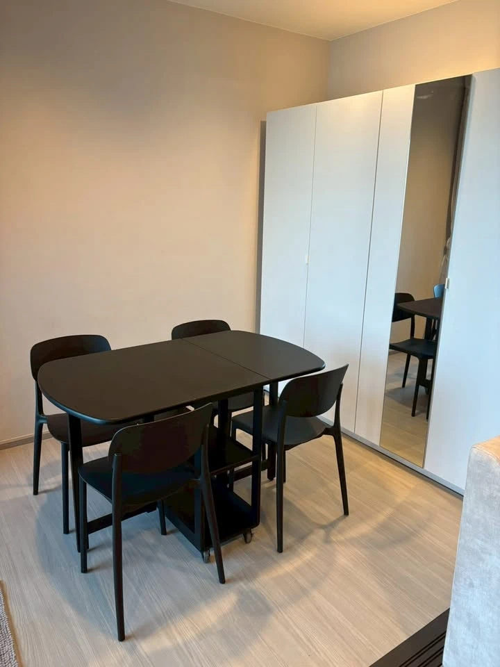 ขาย Life Sathorn Sierra ห้องอยู่ชั้นสูงมากๆ หน้าต่างห้องเห็นรถไฟฟ้าตลาดพลู พร้อมเครื่องใช้ไฟฟ้าเเละเฟอร์นิเจอร์ รีบจองเลย