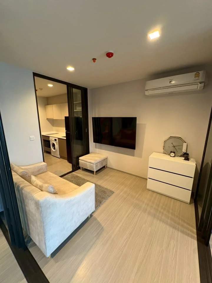 ขาย Life Sathorn Sierra ห้องอยู่ชั้นสูงมากๆ หน้าต่างห้องเห็นรถไฟฟ้าตลาดพลู พร้อมเครื่องใช้ไฟฟ้าเเละเฟอร์นิเจอร์ รีบจองเลย