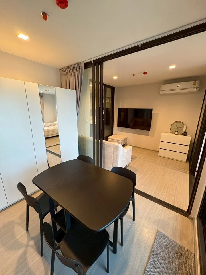 ขาย Life Sathorn Sierra ห้องอยู่ชั้นสูงมากๆ หน้าต่างห้องเห็นรถไฟฟ้าตลาดพลู พร้อมเครื่องใช้ไฟฟ้าเเละเฟอร์นิเจอร์ รีบจองเลย