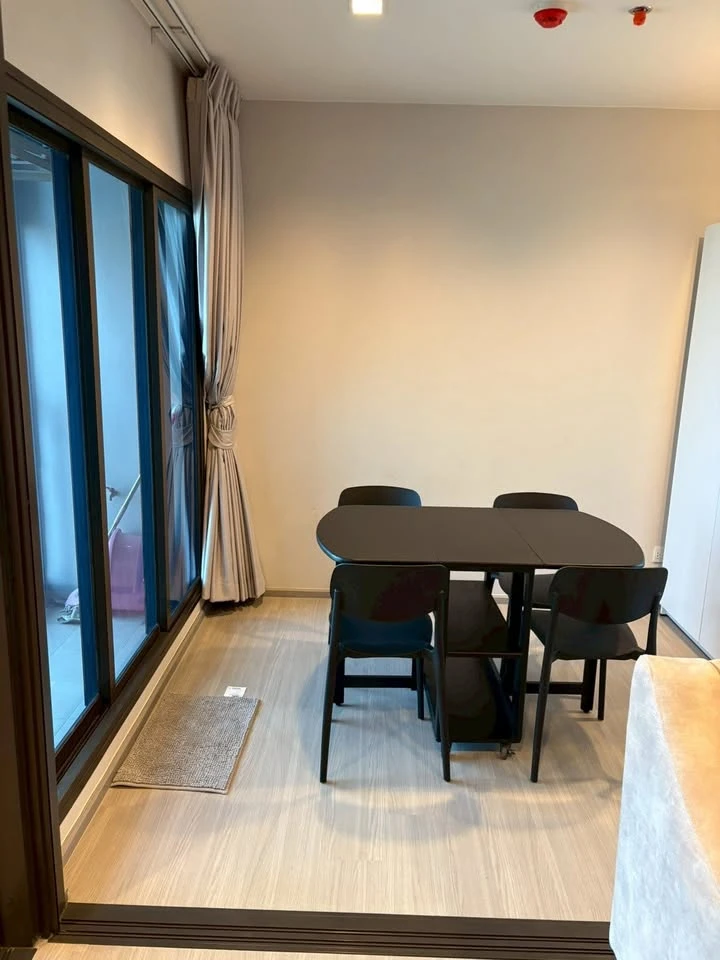 ขาย Life Sathorn Sierra ห้องอยู่ชั้นสูงมากๆ หน้าต่างห้องเห็นรถไฟฟ้าตลาดพลู พร้อมเครื่องใช้ไฟฟ้าเเละเฟอร์นิเจอร์ รีบจองเลย