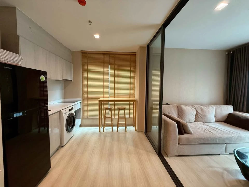 For sale: Life Sukhumvit 48, 5th floor, corner room, next to fire escape, no noise from neighboring rooms, perfect for relaxation, must book.