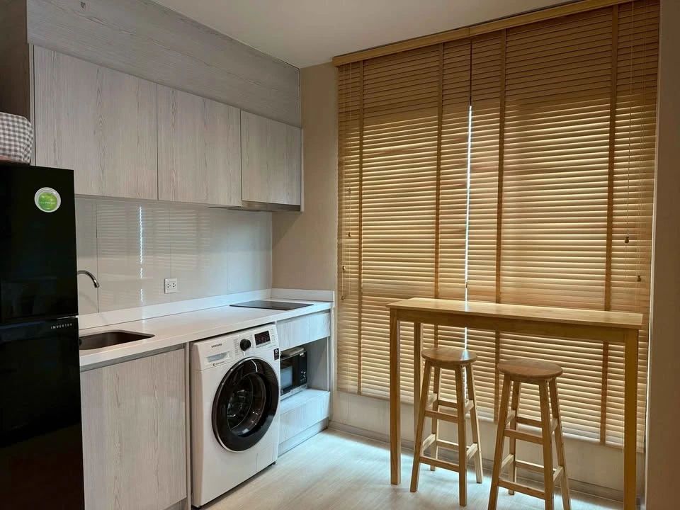 For sale: Life Sukhumvit 48, 5th floor, corner room, next to fire escape, no noise from neighboring rooms, perfect for relaxation, must book.