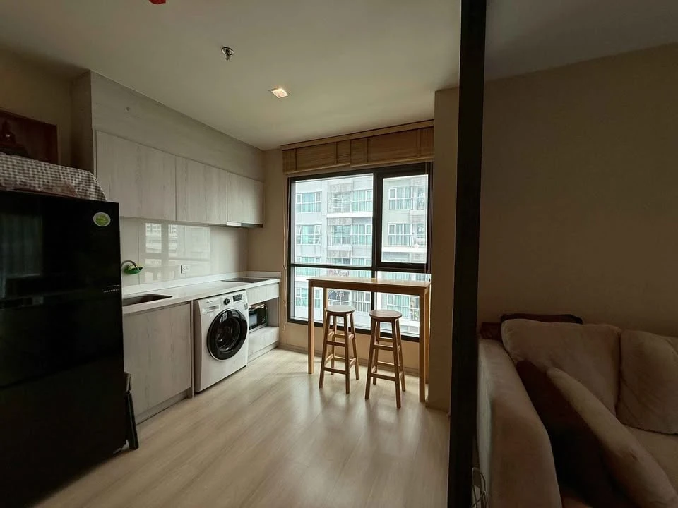 For sale: Life Sukhumvit 48, 5th floor, corner room, next to fire escape, no noise from neighboring rooms, perfect for relaxation, must book.