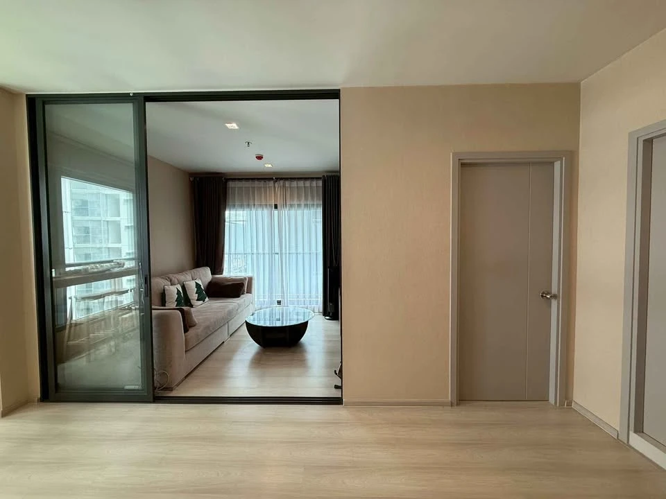 For sale: Life Sukhumvit 48, 5th floor, corner room, next to fire escape, no noise from neighboring rooms, perfect for relaxation, must book.