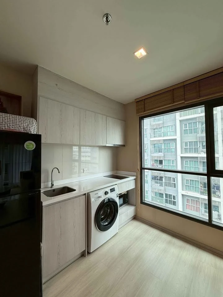 For sale: Life Sukhumvit 48, 5th floor, corner room, next to fire escape, no noise from neighboring rooms, perfect for relaxation, must book.