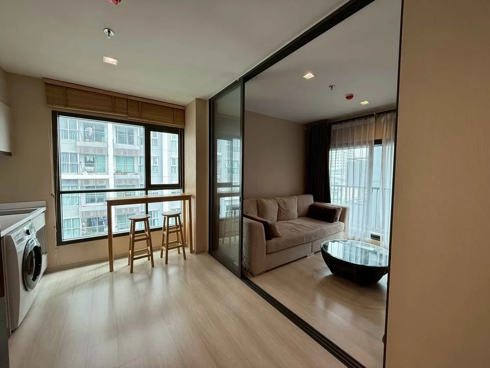 For sale: Life Sukhumvit 48, 5th floor, corner room, next to fire escape, no noise from neighboring rooms, perfect for relaxation, must book.