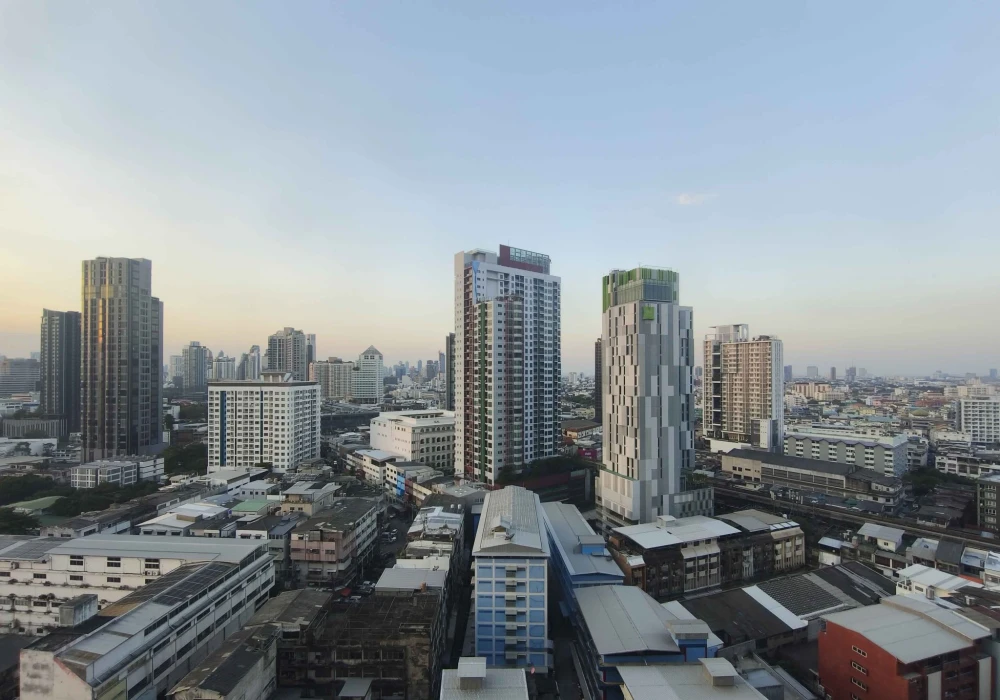 Life Sukhumvit 48 for sale. High floor unit, fully furnished, spacious. Book now!
