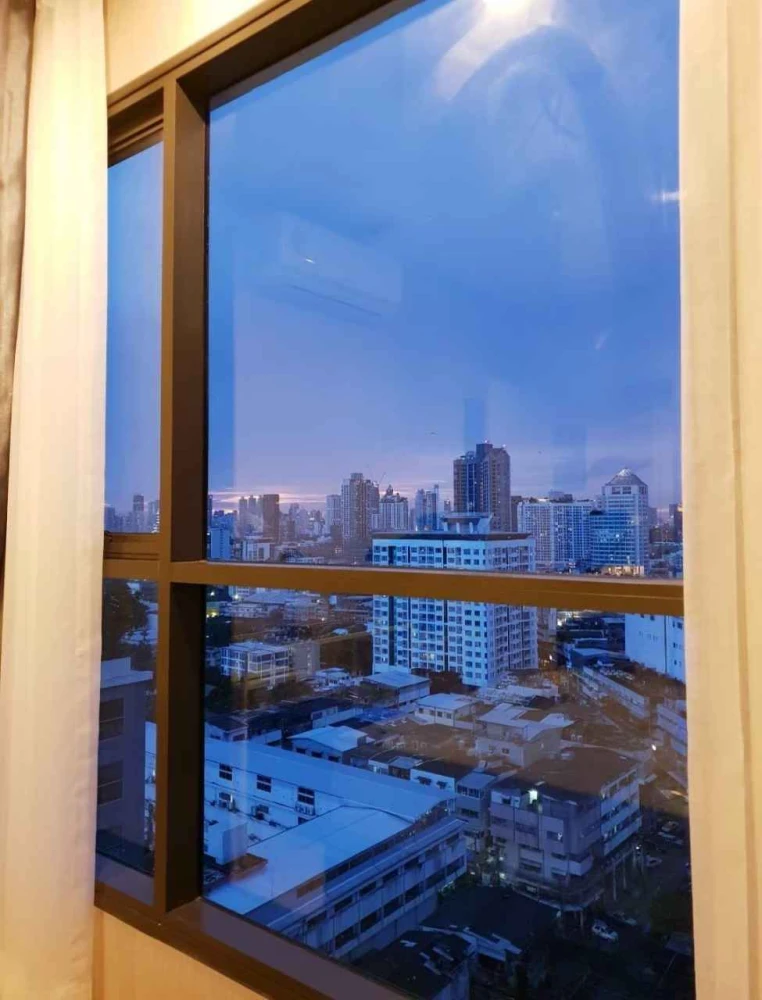Life Sukhumvit 48 for sale. High floor unit, fully furnished, spacious. Book now!