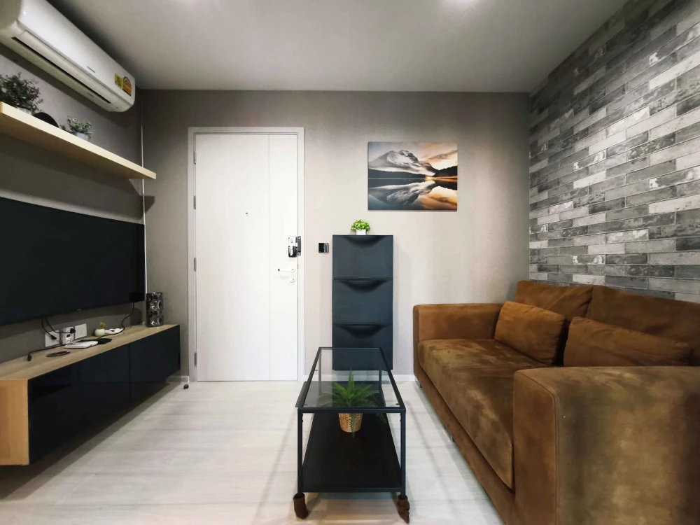 Life Sukhumvit 48 for sale. High floor unit, fully furnished, spacious. Book now!