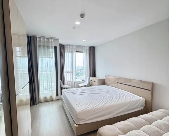For sale: Life Ladprao, luxury condo in prime location, very high floor, Central view + Chatuchak Park, beautiful as far as the eye can see, don't mis