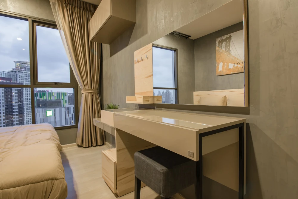 Selling LIFE Sukhumvit 48, fully furnished with built-in furniture throughout, Loft style decoration, and complete set of appliances. Book now!