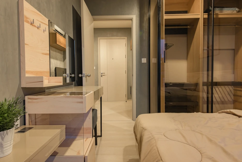 Selling LIFE Sukhumvit 48, fully furnished with built-in furniture throughout, Loft style decoration, and complete set of appliances. Book now!
