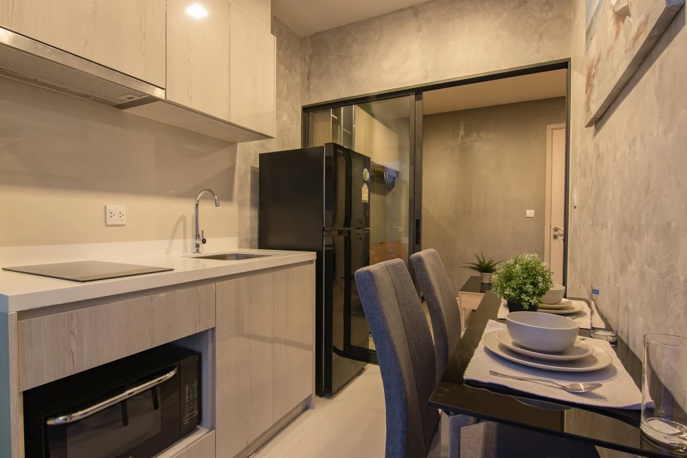 Selling LIFE Sukhumvit 48, fully furnished with built-in furniture throughout, Loft style decoration, and complete set of appliances. Book now!