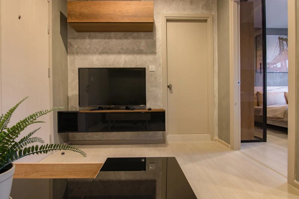 Selling LIFE Sukhumvit 48, fully furnished with built-in furniture throughout, Loft style decoration, and complete set of appliances. Book now!