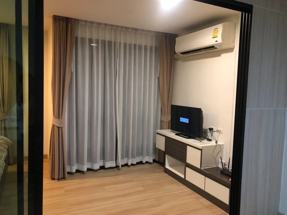 Living Avenue Bangsaen for sale, spacious room with plenty of usable space, comes with complete facilities, swimming pool view, reserve now.