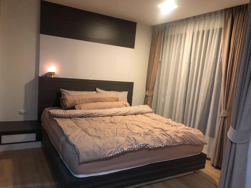 Living Avenue Bangsaen for sale, spacious room with plenty of usable space, comes with complete facilities, swimming pool view, reserve now.