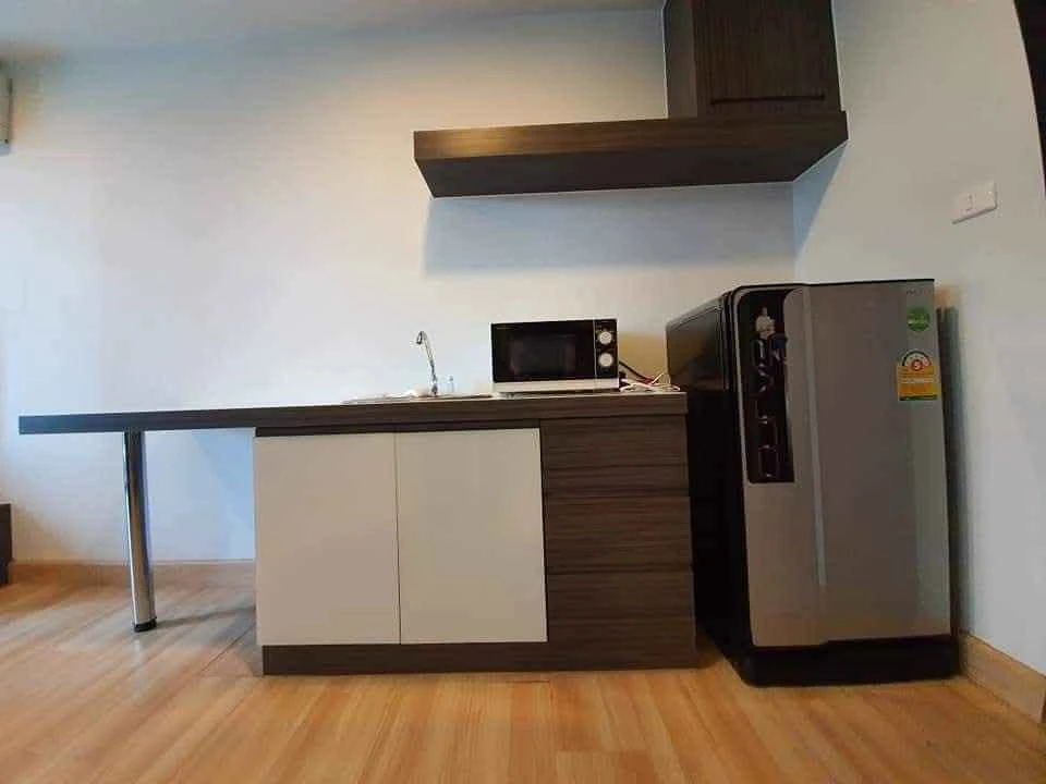 For Sale: Living Avenue Bangsaen – 2nd-floor unit with a pool view. Great location, convenient access. Book now!