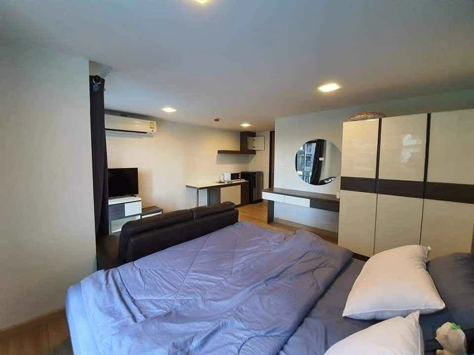 For Sale: Living Avenue Bangsaen – 2nd-floor unit with a pool view. Great location, convenient access. Book now!