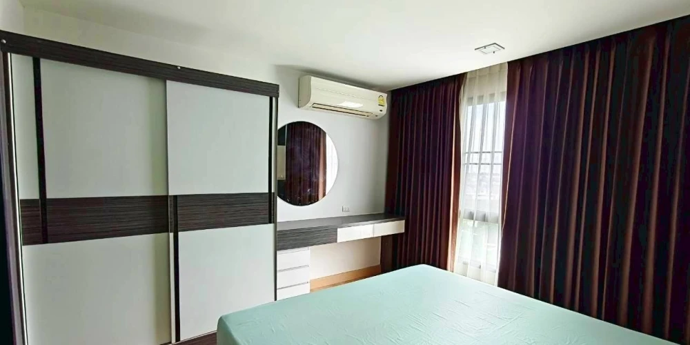 For sale: Living Avenue Bangsaen, a lovely room on the 7th floor with beautiful wallpaper. Comes fully furnished. Reserve now!
