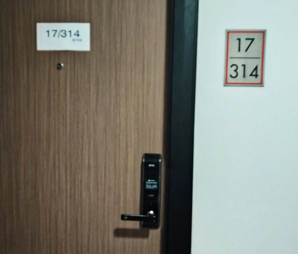 For sale: Living Avenue Bangsaen, a lovely room on the 7th floor with beautiful wallpaper. Comes fully furnished. Reserve now!