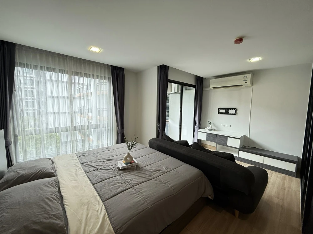 For sale: Living Avenue Bangsaen Studio room, decorated in a cool theme, comes with complete furniture. Reserve now!
