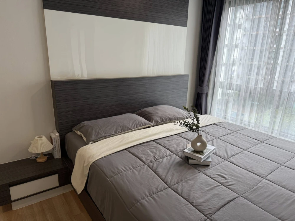 For sale: Living Avenue Bangsaen Studio room, decorated in a cool theme, comes with complete furniture. Reserve now!
